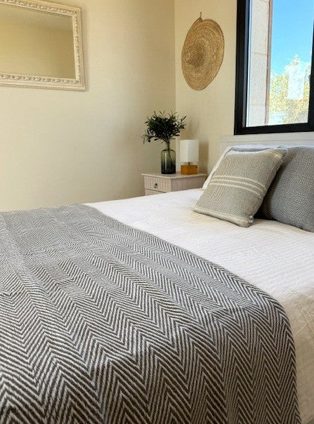 Geis Care – Herringbone Decke Dunkelgrau (Home & Comfort)