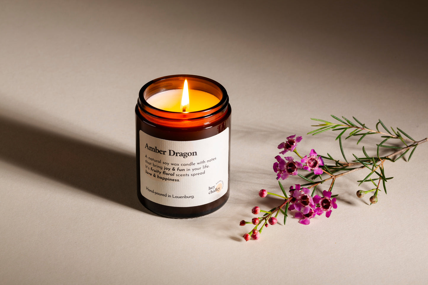 Premium Duftkerze Amber Dragon – Fruchtig-floral für positive Vibes